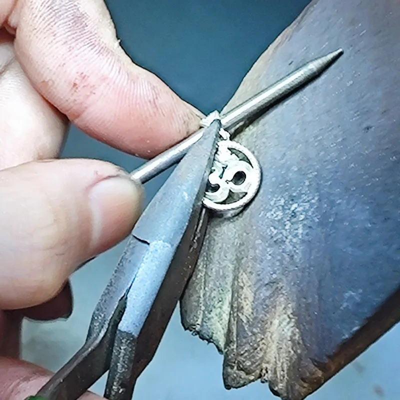 Chế Tác Trang Sức Truyền Thống Cho Đồng Bào Dân Tộc Thiểu Số