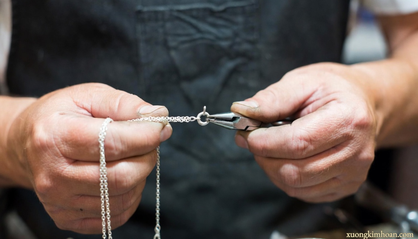 Experience custom jewelry repair in Hanoi at Xuong Kim Hoan 1 custom jewelry repair in Hanoi