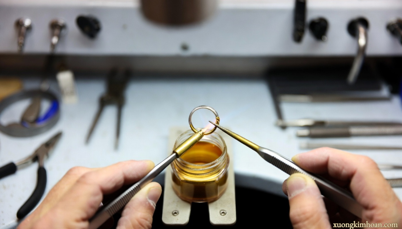 Experience custom jewelry repair in Hanoi at Xuong Kim Hoan 3 Custom jewelry repair in Hanoi