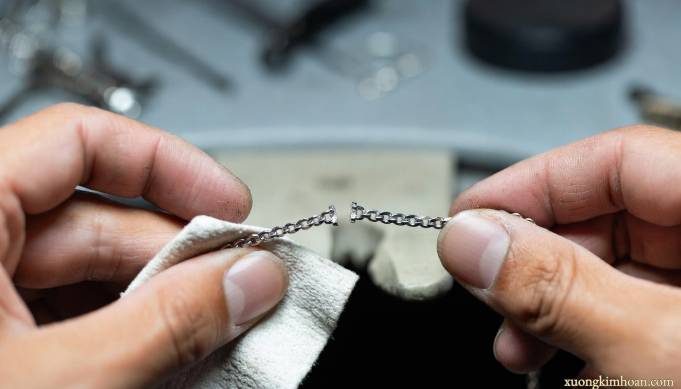 How much does it cost to fix a broken necklace in Hanoi