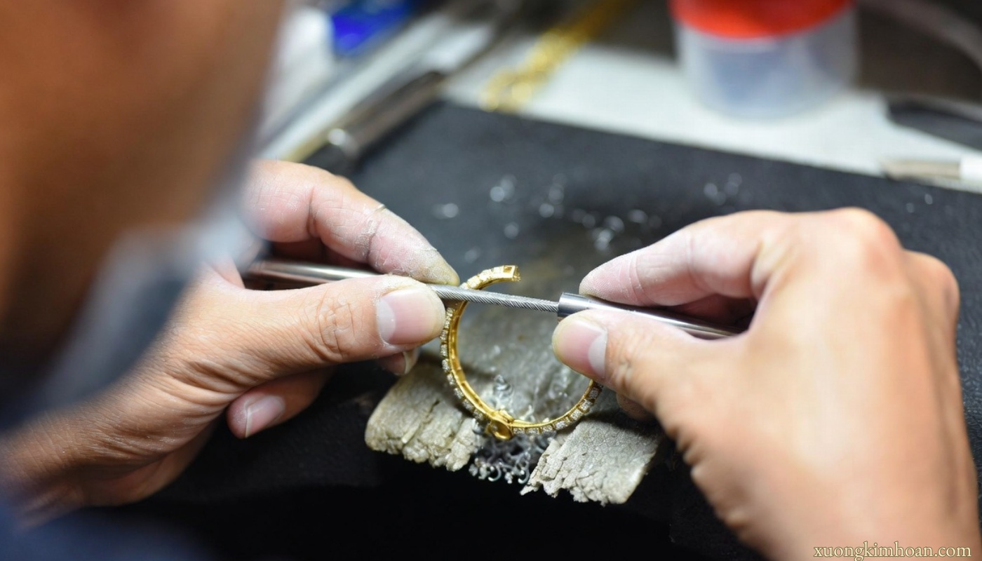 Can repairing broken bracelets in Hanoi restore items to their original states? 2 Repairing broken bracelets in Hanoi