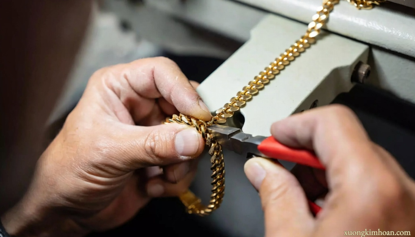 Repairing men bracelets in Hanoi - Suggestions for a cautious workshop 1 repairing men bracelets in Hanoi